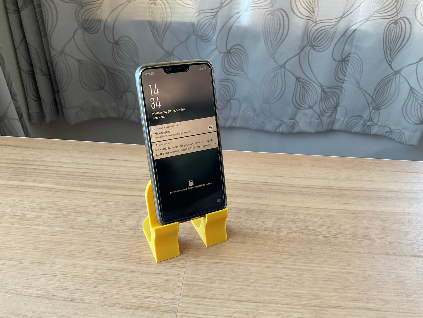 an image of the phone stand in gold.