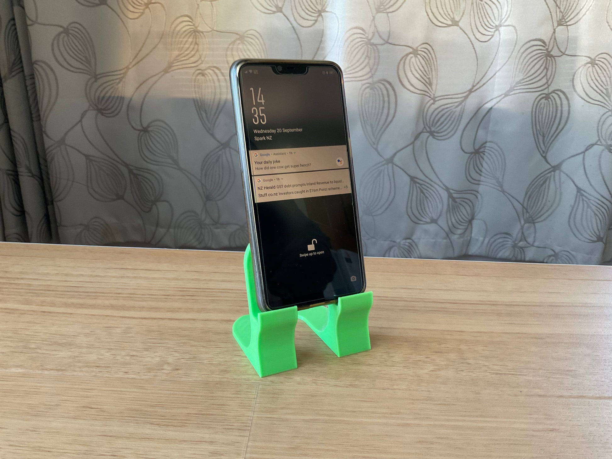 An image of the phone stand in green.